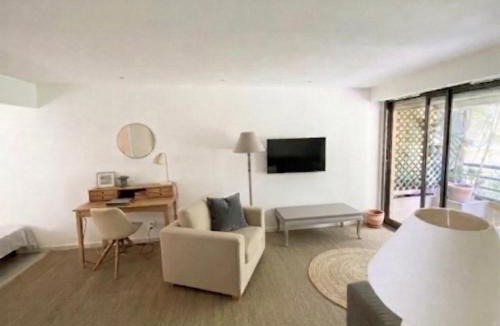 Les Baumettes Apartment | Appartement with Terrace near Beach & City Center