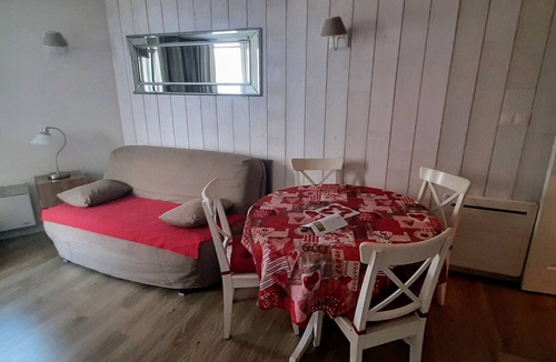 Les Adrets Apartment | Appt T1 au 7ème Étage, Pied de Pistes, vue Vallée Wouah, les 7laux /Prapoutel