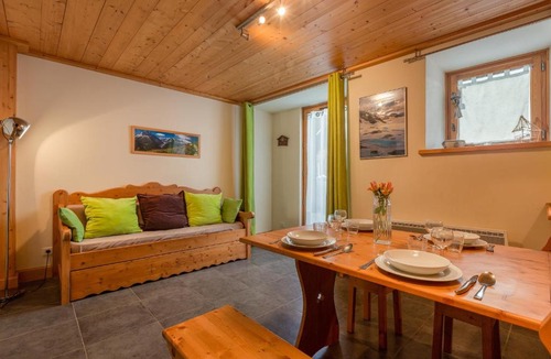 Montroc Apartment | Apt Arsene1 Mont Blanc Views 3-min to Ski - Happy Rentals