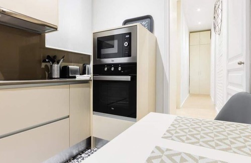 El Parc i la Llacuna del Poblenou Apartment | Arc de Triomf Modern apartment with balcony!