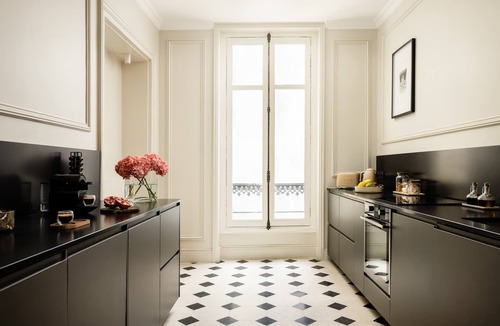 Chaillot Apartment | Arc de Triomphe Luxury 3 Bed 3 Bath AC