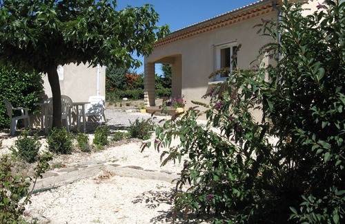 Veyras House | ARDECHE. "L'AMANDIER" GITE (3Etoiles) Près PRIVAS Calme - randos. visites.