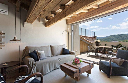 Olot Apartment | Argenter, deluxe penthouse with terrace