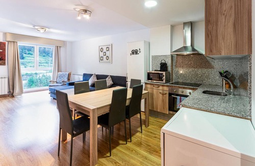 Arinsal Apartment | Arinsal: 6 Pers Apartment, 2 Bedrooms, Parking Included