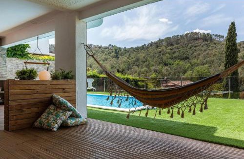 Llinars del Valles Apartment | Armonía Superior