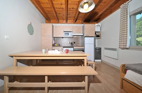 Arreau Apartment | 'Arreau'xygène Duplex Apartment for 7-9 Guests with Mountain View, Shared Pool, and Wi-Fi
