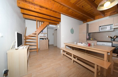 Arreau Apartment | 'Arreau'xygène Duplex Apartment for 7-9 Guests with Mountain View, Shared Pool, and Wi-Fi