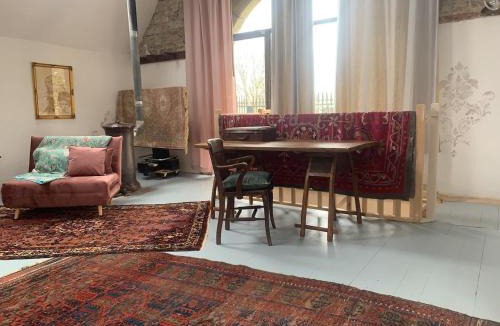Foissac House | Artist Studio Gite