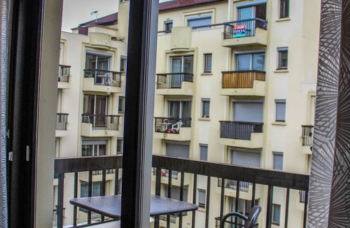 Clermont Ferrand City Centre Apartment | AT HOME Studio meublé, Place Jaude