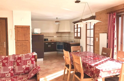 Pralognan-la-Vanoise Apartment | AT THE FOOT OF SLOPES: comfortable Flat in a new built chalet in 2011