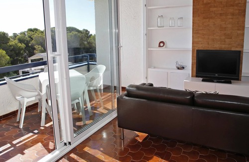 Torredembarra Apartment | AT013 TORREMUNTS: Apartment with pool and sea views 350m from the beach