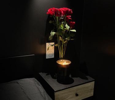 Jassans-Riottier Apartment | Atypical romantic room