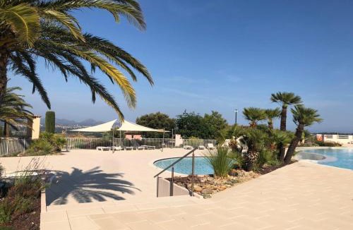 La Rouviere House | Au Domaine Du Golf YourHostHelper