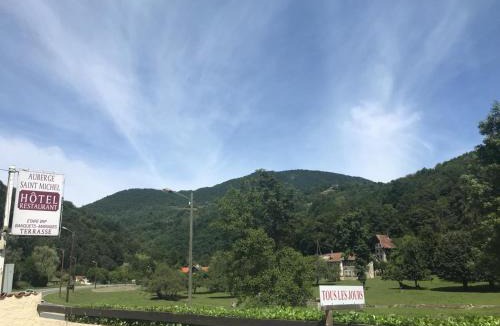 Saint-Martin-d'Uriage Hotel | AUBERGE SAINT MICHEL