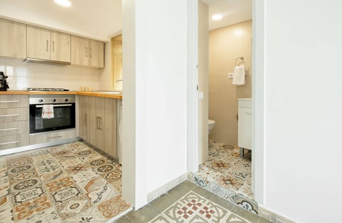 Ciutat Vella Apartment | Authentic Catalan Charm: Spacious 3-Bedroom Home on Las Ramblas