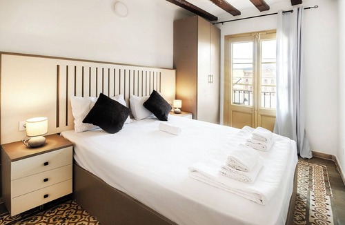 Ciutat Vella Apartment | Authentic Catalan Charm: Spacious 3-Bedroom Home on Las Ramblas