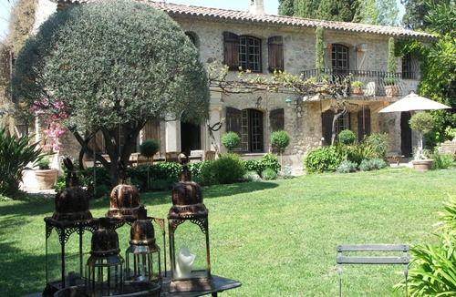 Cap-d'Antibes House | Authentic Provençal mas in Cap d'Antibes offers modern comforts, charm and calm.