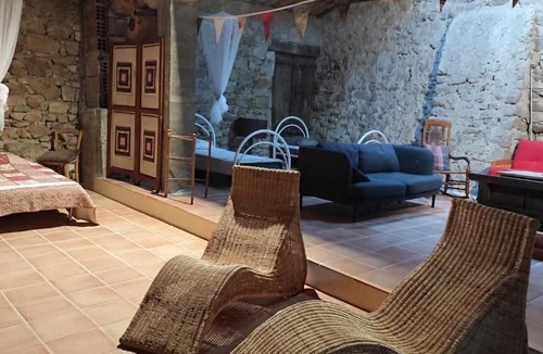 La Tour-Sur-Orb Hostel | Aux Mimosas