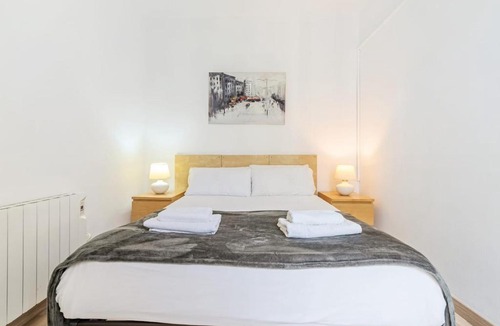 La Sagrada Familia Apartment | Avenida Gaudí View 2-Min to Sagrada