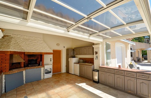 Calas House | Awesome home in Cabriès with private swimming pool, can be inside or outside