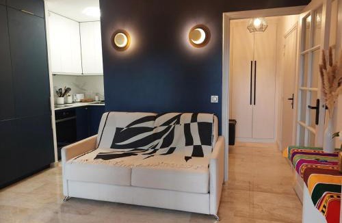Mandelieu-La-Napoule Apartment | Bagatelle Studio 3étoiles rez de jardin Axelle LocAppart