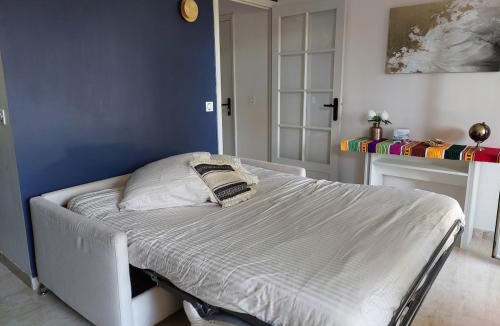 Mandelieu-La-Napoule Apartment | Bagatelle Studio 3étoiles rez de jardin Axelle LocAppart