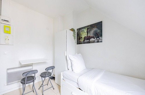 Porte-Saint-Martin Apartment | Bail mobilité - République - Studio