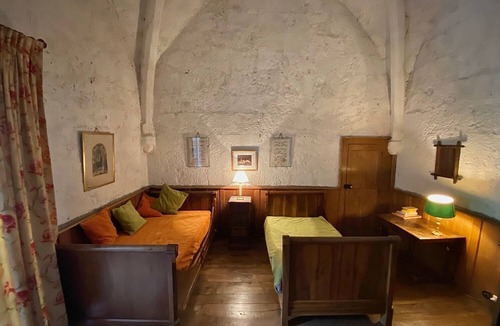 Saint-Martin-sous-Vigouroux Bed & Breakfast | Baldaquin and Salle de Garde Guest Room