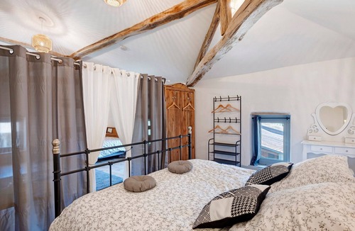 Montgaillard-de-Salies Bed & Breakfast | Baladous - Salat Guest Room with Shared Terrace, Wi-Fi and Air Conditioning
