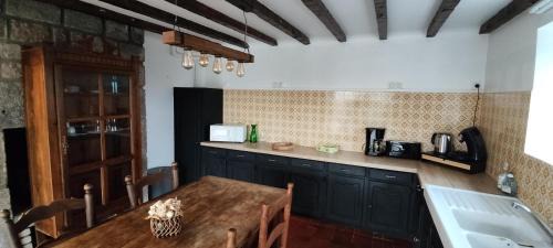 Le Malzieu-Ville House | Balcon des fées