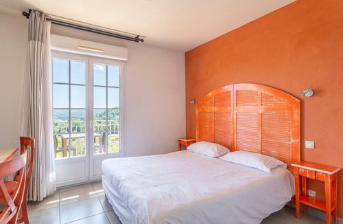 Callian Apartment | Balcon privé & vue imprenable sur les collines