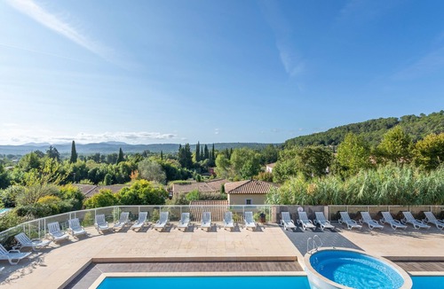 Callian Apartment | Balcon privé & vue imprenable sur les collines