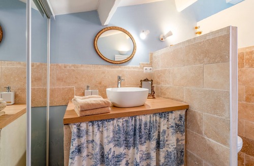 Lagarde Pareol Bed & Breakfast | Bambou Guest Room with Shared Pool, Wi-Fi, and Air Conditioning