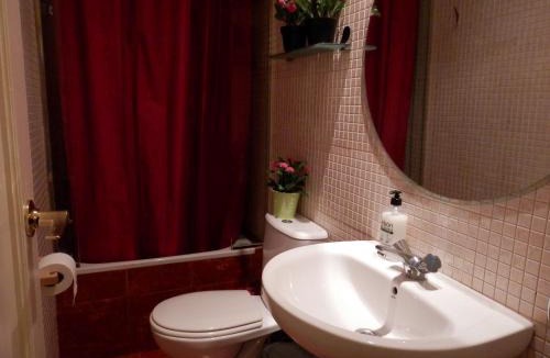 Dreta de l'Eixample Hostel | Barcelona Central Garden Hostal