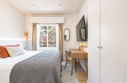 La Maternitat i Sant Ramon Apartment | Barcelona Stadium Prestige Apartment