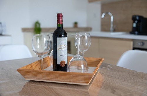 Begadan House | Barrail du Moulin Cottage with Private Terrace and Wi-Fi in Bégadan