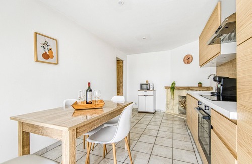 Begadan House | Barrail du Moulin Cottage with Private Terrace and Wi-Fi in Bégadan