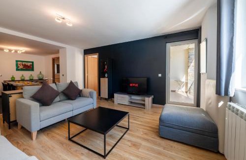 Arinsal Apartment | Barthe Holidays I Acogedor apartamento en Arinsal 4PAX a pie de pistas I Balcón con vistas y parking I Tintin