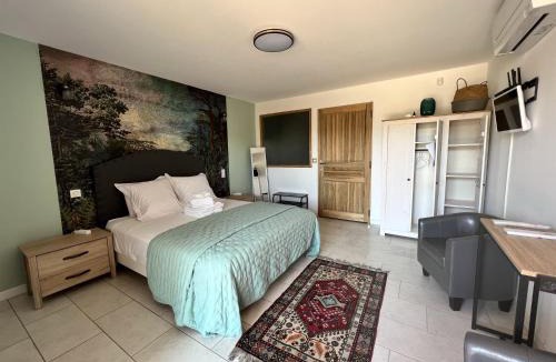 Salon-de-Provence Bed & Breakfast | BASTIDE DES MARTELIERES