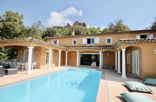 Saint-Raphael Villa | Bastide Provençale au Cœur du Massif de L'esterel