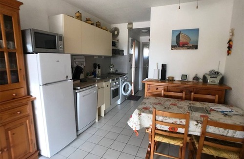 Le Barcares Apartment | Beachfront Apartment with Terrace, Sleeps 4, WiFi, Parking - Le Barcarès