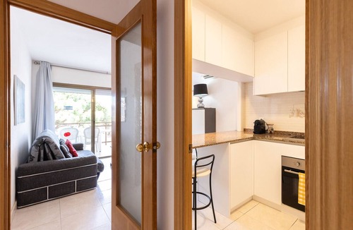 Vilafortuny Apartment | Beachfront Apartment for 4 people with Air Conditioner - UHC TXINGUDI 139