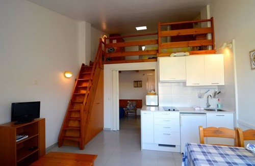 Els Griells Apartment | Beachfront Apartment in Estartit with Pool