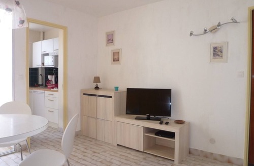Le Grand Large Apartment | Beachfront Gem: Renovated 2-Room Apartment with Sea View, Parking, and Modern Amenities
