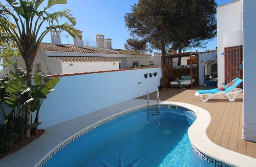 Riumar Villa | Beachside Getaway: Private Pool, Free WiFi, Pet Friendly, Air Con, Near Dog Beach
