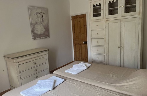 Beaumes-de-Venise House | Beaumes de Venise, mas, 4 bedrooms, with swimming pool in the middle of the vineyards
