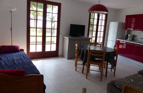 Saint-Georges-de-Didonne Apartment | Beautiful 2-room apartment for 4 people, ground floor, private terrace, sea and beach view