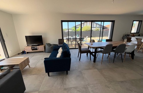 Parentis-en-Born House | Beautiful 4-bedroom house with swimming pool close to the sea