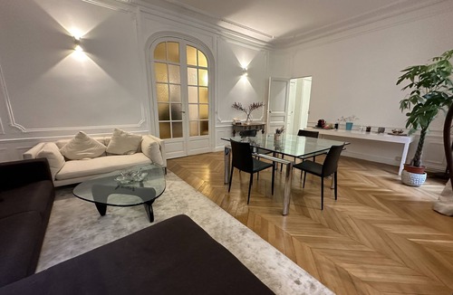 Quartier de la Plaine-de-Monceaux Apartment | Beautiful 4 PP in magnificent building less than 5 mns walk from Parc Monceau