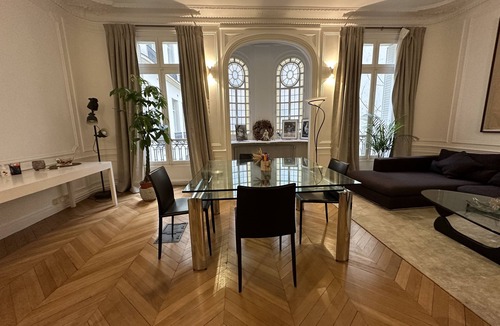 Quartier de la Plaine-de-Monceaux Apartment | Beautiful 4 PP in magnificent building less than 5 mns walk from Parc Monceau